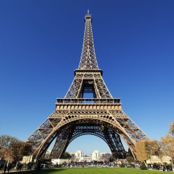 famosa-torre-eiffel-paris-hermosos-colores-scaled.jpg